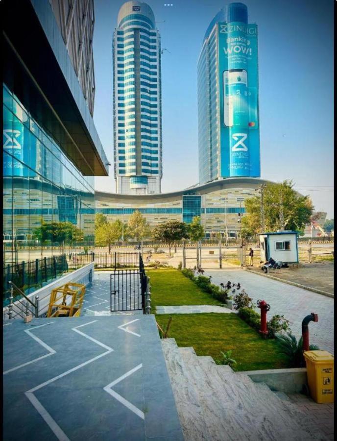 High Rise Presidential Suite In Elysium Opp Centaurus Islamabad Exterior foto
